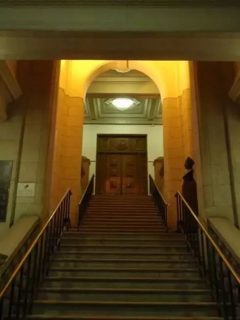 故事 | 李嘉诚妻子庄月明服毒自杀后,被镇魂楼