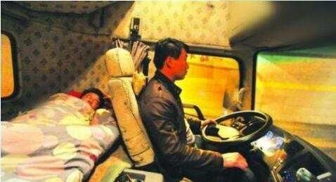 为何长途货车司机都会带一个女人出行？说出来你都不信