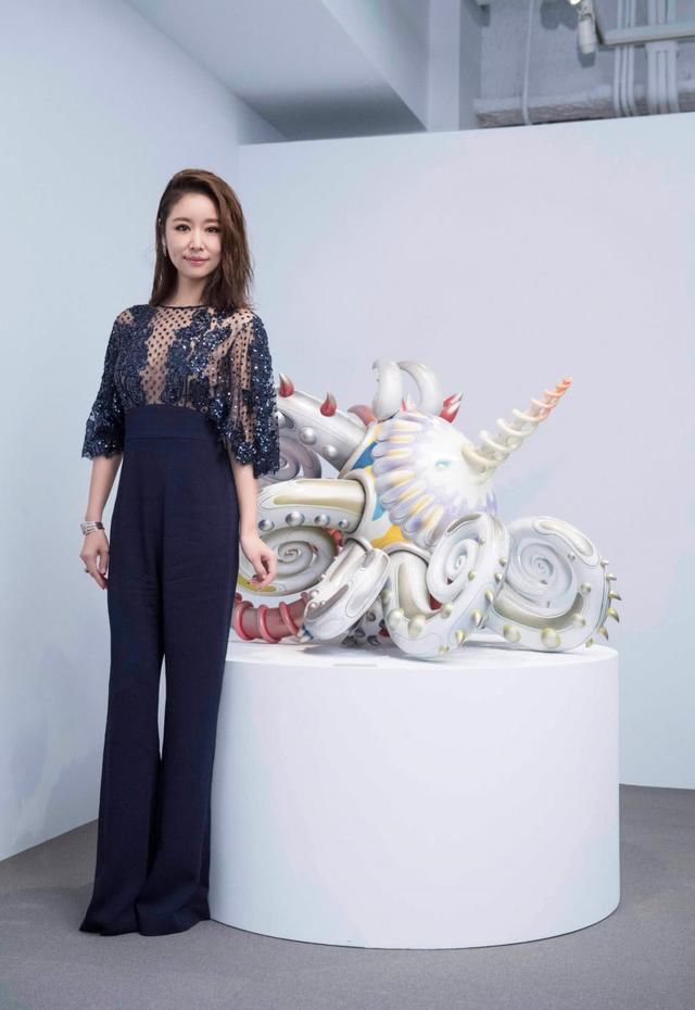 林心如胆子太大,穿透视装让人不敢看,网友:霍建