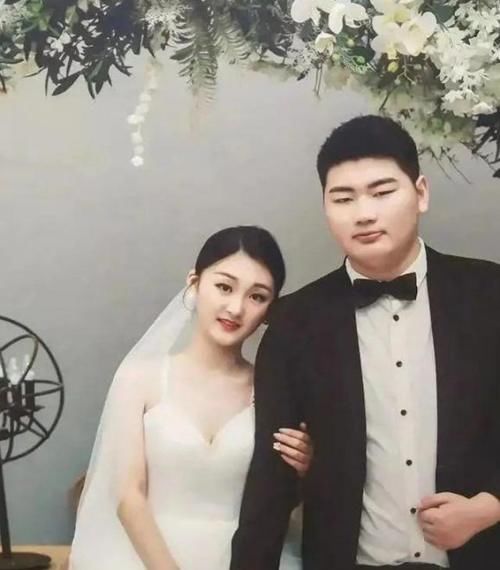 不图朱家的钱！大衣哥儿媳自爆与小伟自由恋爱，看重的是男方人品