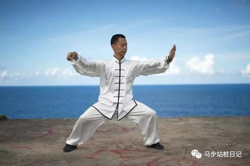 站桩是长期坐办公室现代人的健身法宝--马步站