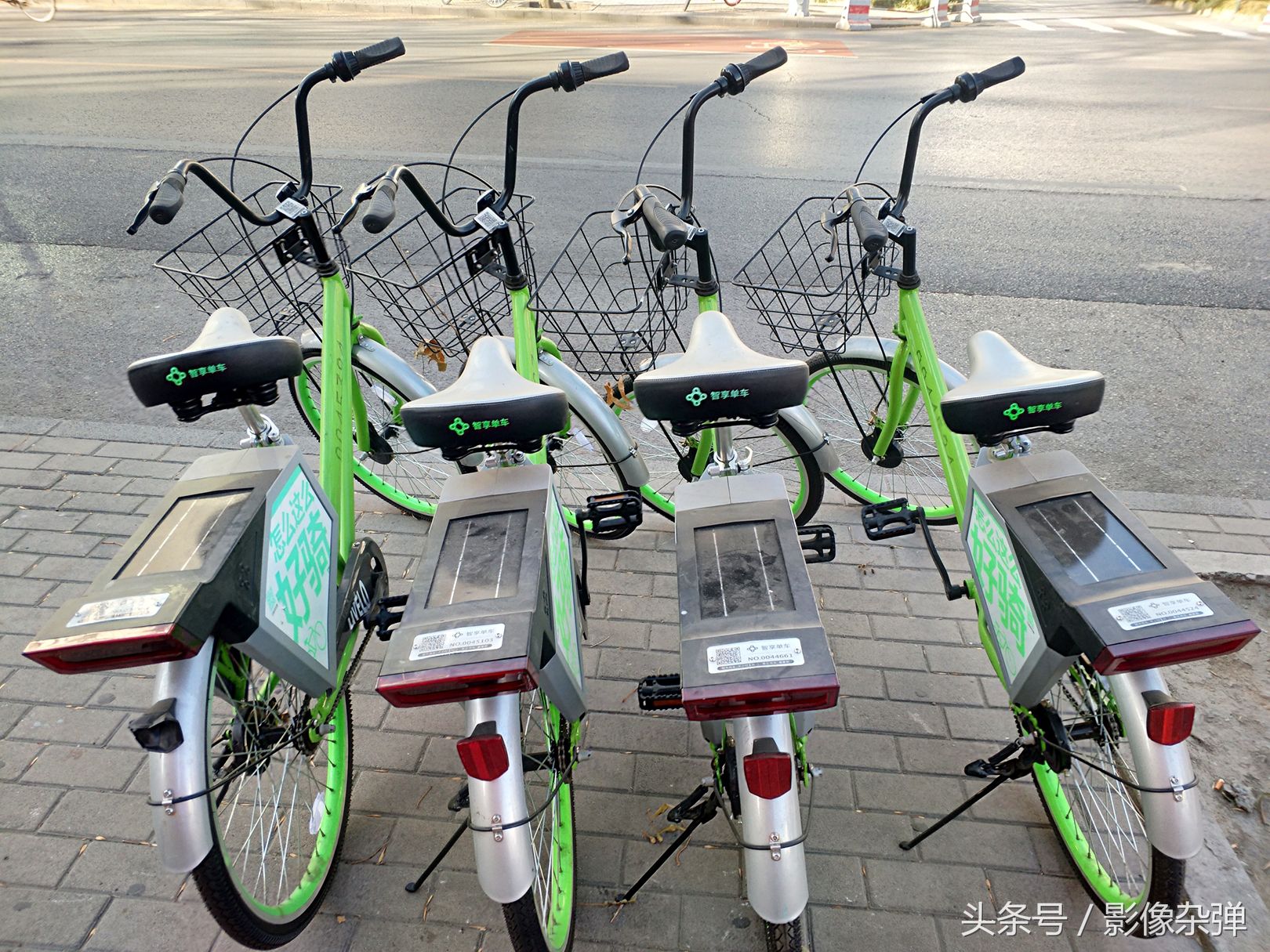 实拍:这款共享单车居然 没有锁 ,外形 特别 采用