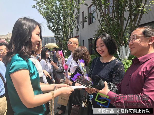 北京三十五中国际部2018届毕业生代表中国和