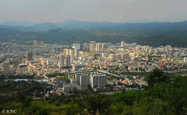 甘肃有一个特别的城市,处在三个省要冲地带,位置独特