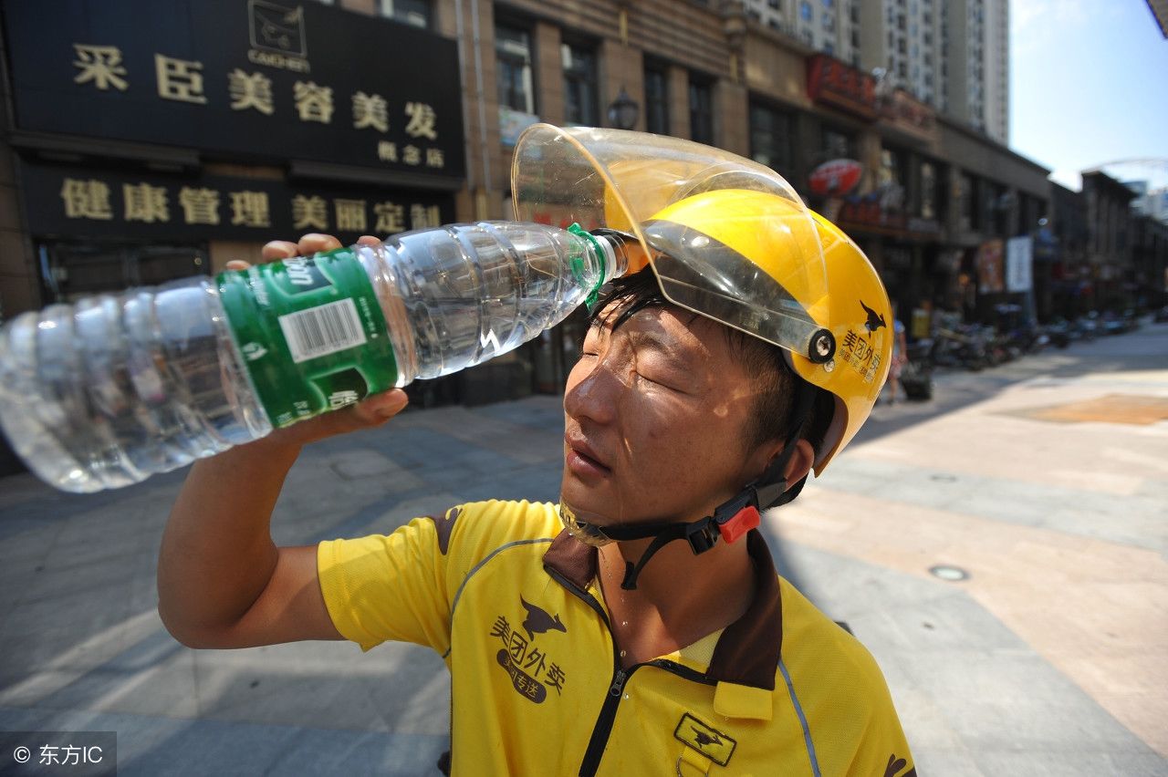 夏天来了，你以为最热的城市在广东和海南，错了，是这四个城市