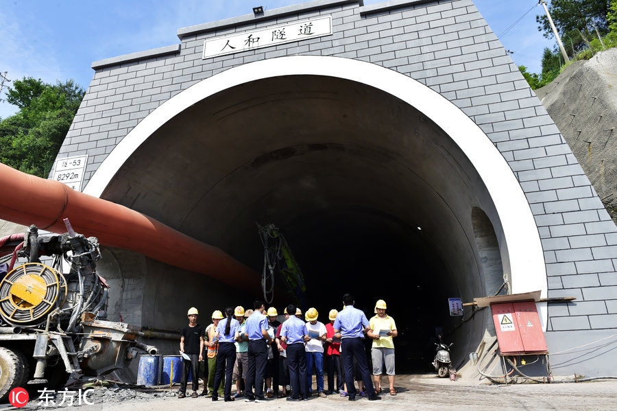 重庆三峡库区首条“穿越式高铁”全速掘进 刷新“闯险克难”纪录