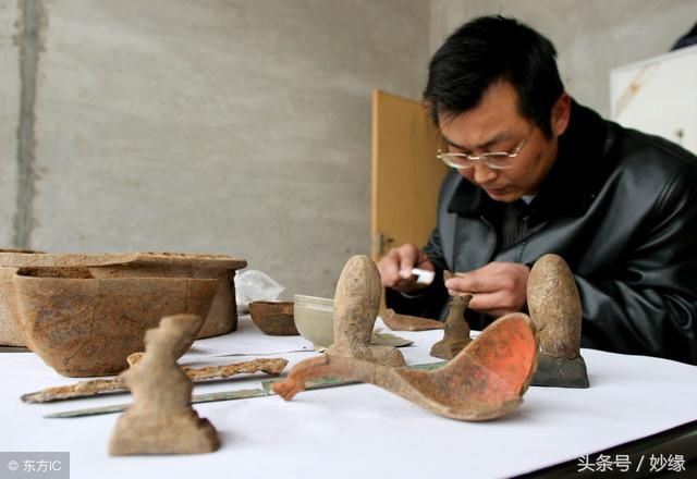 湖北发现2100年前古墓，专家赶来鉴定，发现考古界“天下第一鞋”