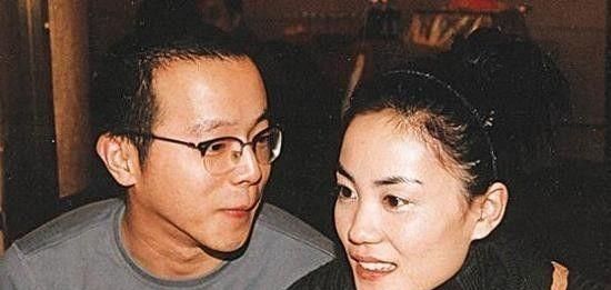 离婚两次育有两女的王菲,仍然少女感十足,黄晓明竟显花痴脸 皇家娱乐88平台app