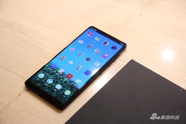 老罗号称要改变世界的坚果R1好不好?看看买了