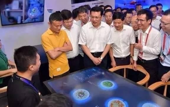 快讯丨没有点菜员没有收银员 马云的无人餐厅