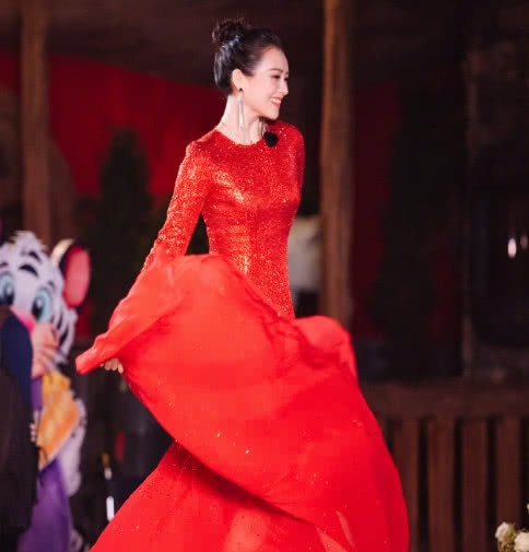 章子怡与汪峰翩翩起舞引围观,看了她的相片后