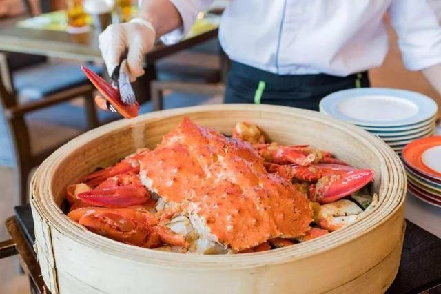 我们吃不起帝王蟹，挪威却泛滥成灾！现在他们头疼怎么吃也吃不完