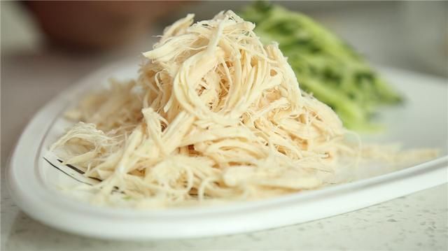 一个人不想做饭的时候就整碗茄汁凉面吧,简单