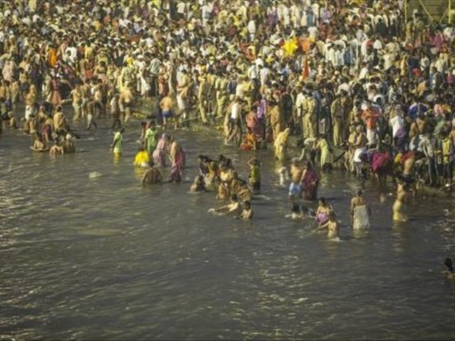 为什么恒河的水那么的脏,印度人喝了一点事都