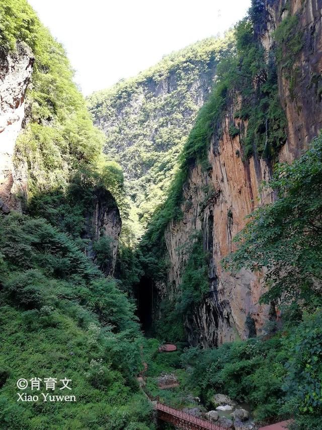 这个绵延十多公里的大地缝,以奇秀雄险幽著称,在云南都很少见