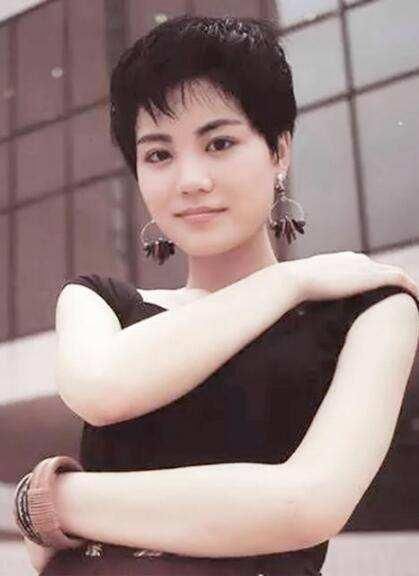 原来王菲年轻时候美貌不输张柏芝!人美歌美,怪不得让谢霆锋着迷