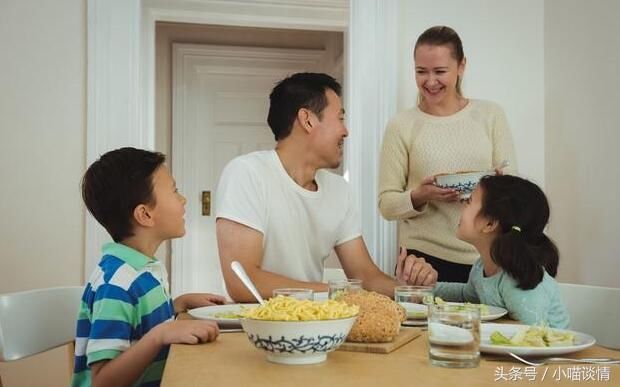 离婚3年，情人节我约前妻儿子吃饭，席间儿子说了7个字，我哭断肠