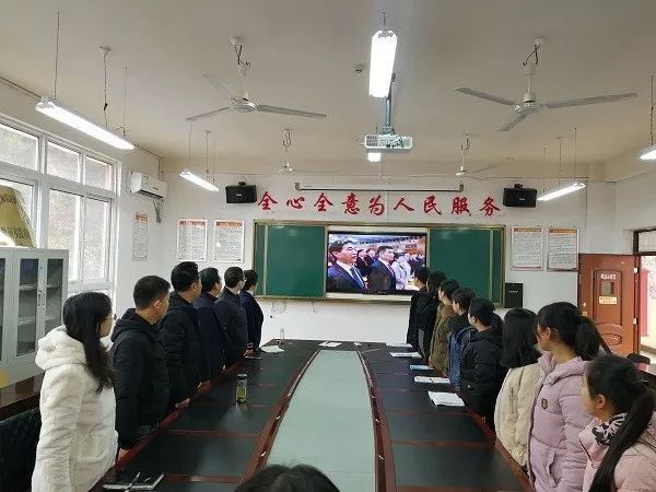 【聚焦两会】初等教育学院组织收看2019年全