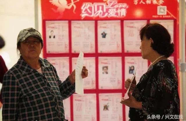 兴文一男子对农村人破口大骂,没素质没教养没