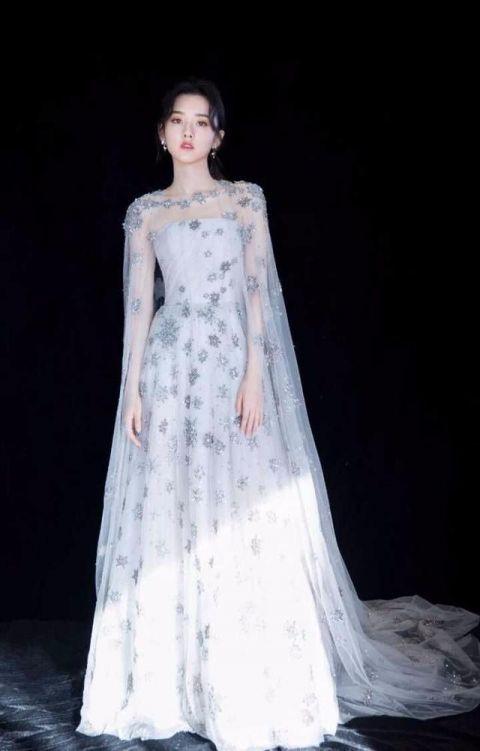 元气少女这样穿,宋祖儿完美展现礼服裙的多种