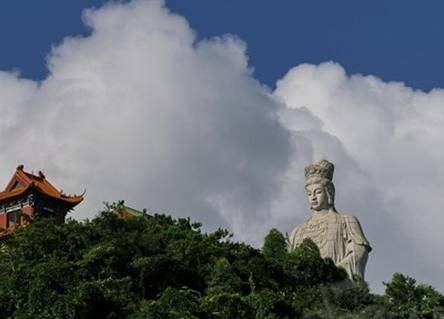 狗年一年里三大生肖感情运势不错，偶遇佳人，心有灵犀成良缘！