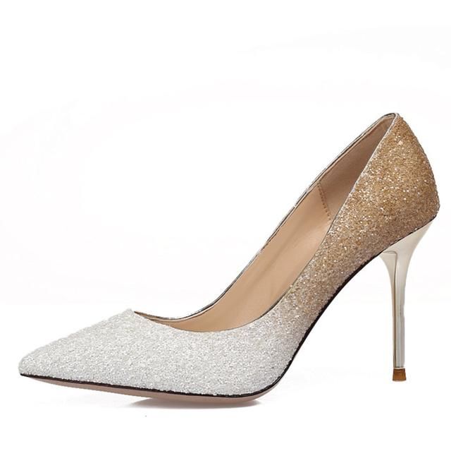 怎样穿高跟鞋才更有女人味 t01a24a84306dd82d22.jpg