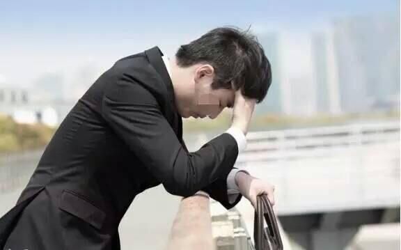 弟弟结婚，我妈跟老公借钱被拒，老公看到我的手机后，要和我离婚