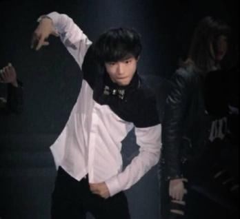 张一山刘昊然吴磊都能大胆露肉,这个99年的小