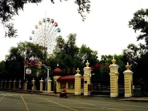 遇见冰城夏都丨兆麟公园与冰灯游园会