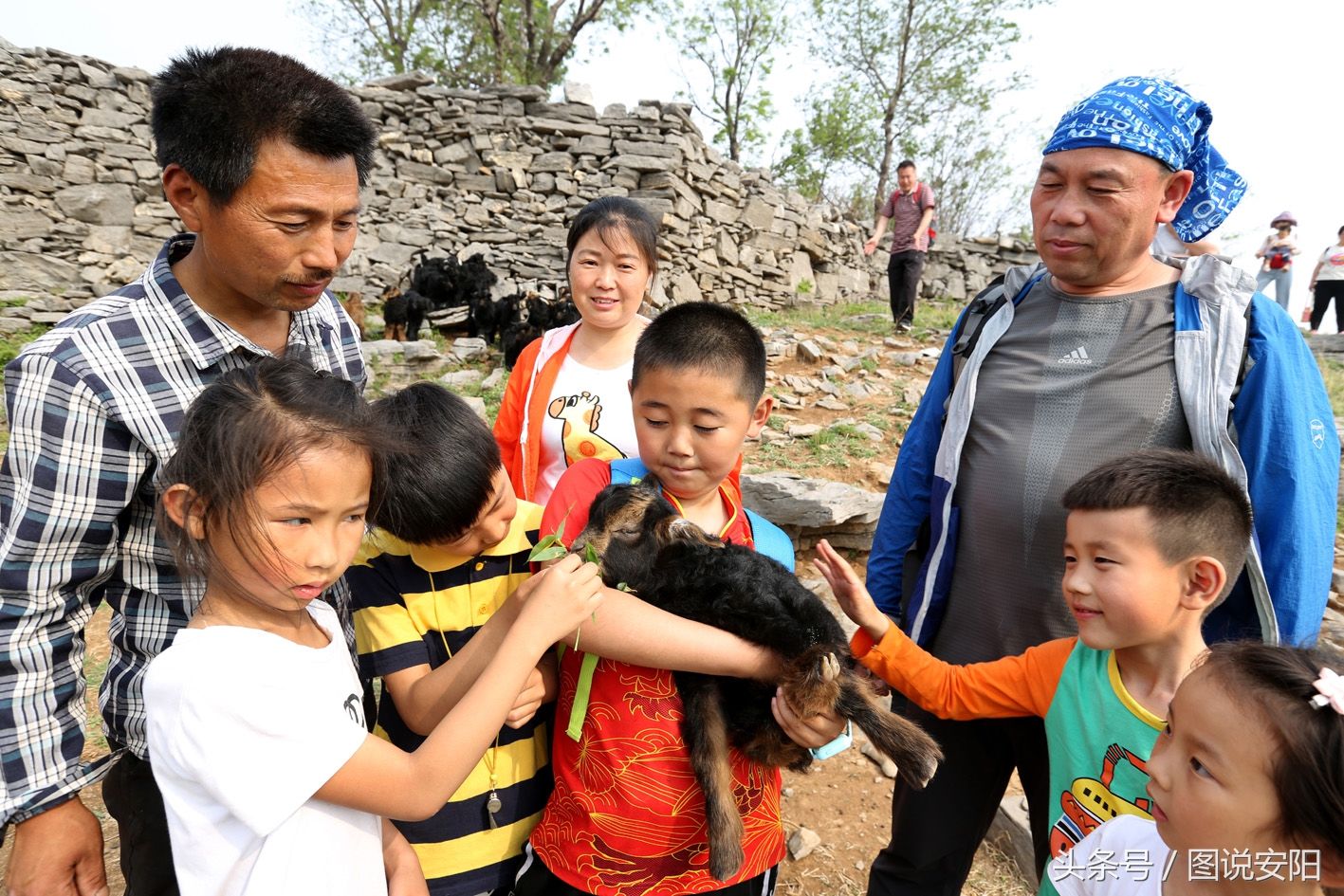 河南淇县:旅游帮扶贫困户 书记成了“店小二”