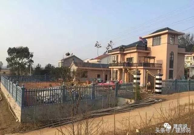 农村自建别墅很多，这十栋超级经典大气，看了也想回农村