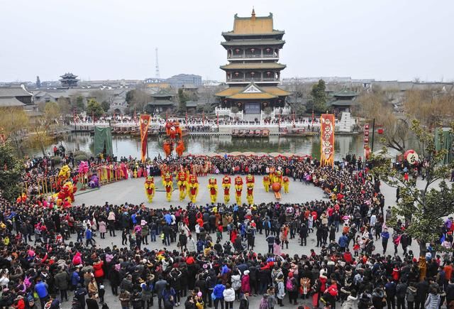 山东枣庄：红红火火过大年