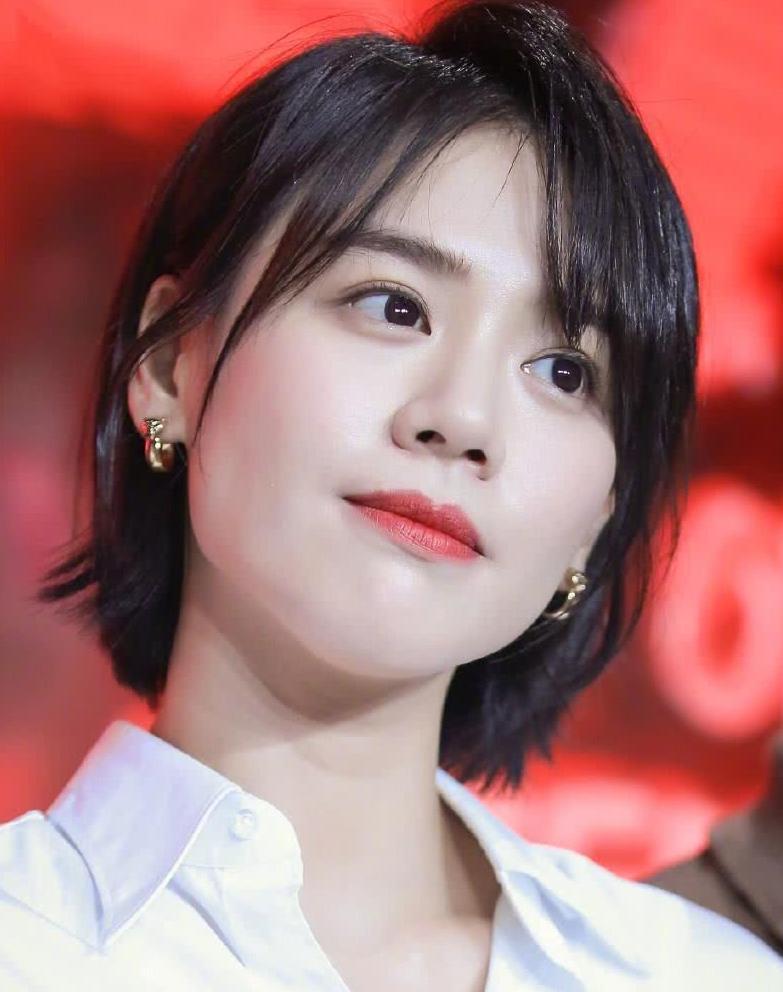 聊聊别傻傻扎丸子头扮嫩了!太out!马思纯这发型一出整个机场都嗨了