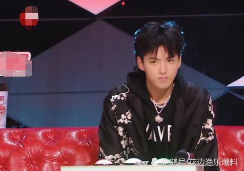 吴亦凡为杨超越爆灯,观众要求换人时,有谁注