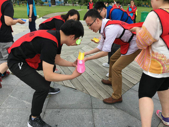 亦行户外服务企业客户,定制百人团建活动