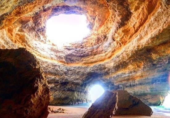 传说中的洞穴海滩 必须从海面下潜水进入