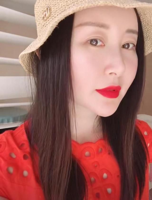 舒畅面部僵硬疑整容