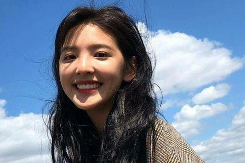 章若楠否认与费启鸣恋爱 刚认识纯工作