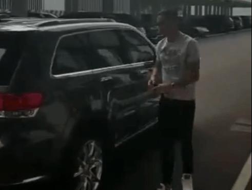 C罗参加尤文图斯训练基地,下车后的这一行为体