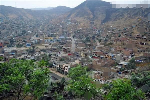 这个城市坐落在沙漠中 600年没下雨 却成为“沙漠绿洲”