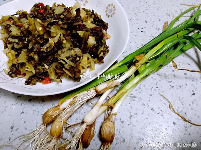 这菜一般不上正桌，但却是给肉都不换的下饭菜，让人胃口大开！