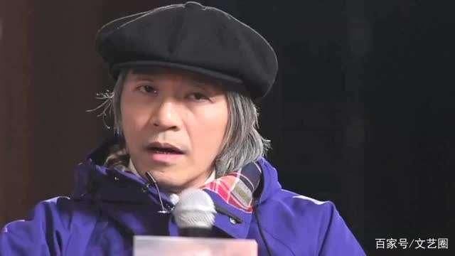 周星驰最新近照曝光,56岁却像70岁一头白发惹