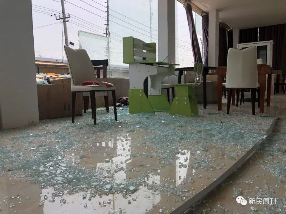 视频|响水爆炸居民家中监控曝光 窗户瞬间被震