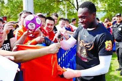 科特迪瓦外援成为卓尔冲超功臣,埃弗拉爱上了