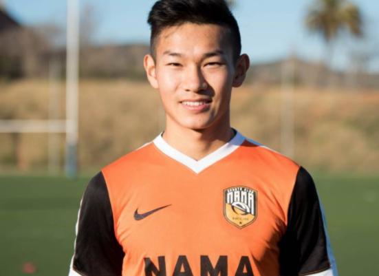 中国足球掀起留洋热潮!两大新星登陆西班牙 武