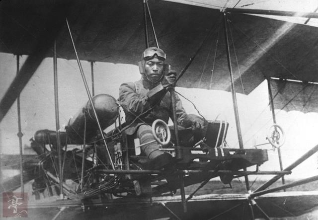 老照片:第一次世界大战,机枪 飞机 尸体的战争