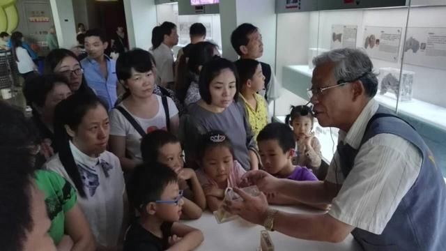 欢迎收听990广播电台,为志愿加油,为最美点赞