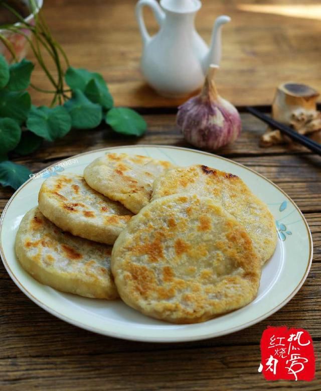 圆白菜馅饼你吃过吗？我做的馅饼皮软馅儿香，没牙的老人都能吃！