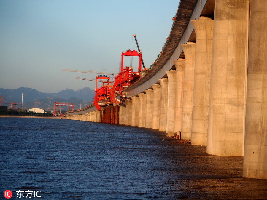 国内首座节段拼装双线跨海铁路大桥顺利合龙 青连铁路年底通车