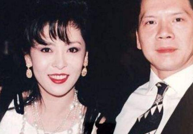 终于知道向太为何喜欢郭碧婷,原来年轻时的她